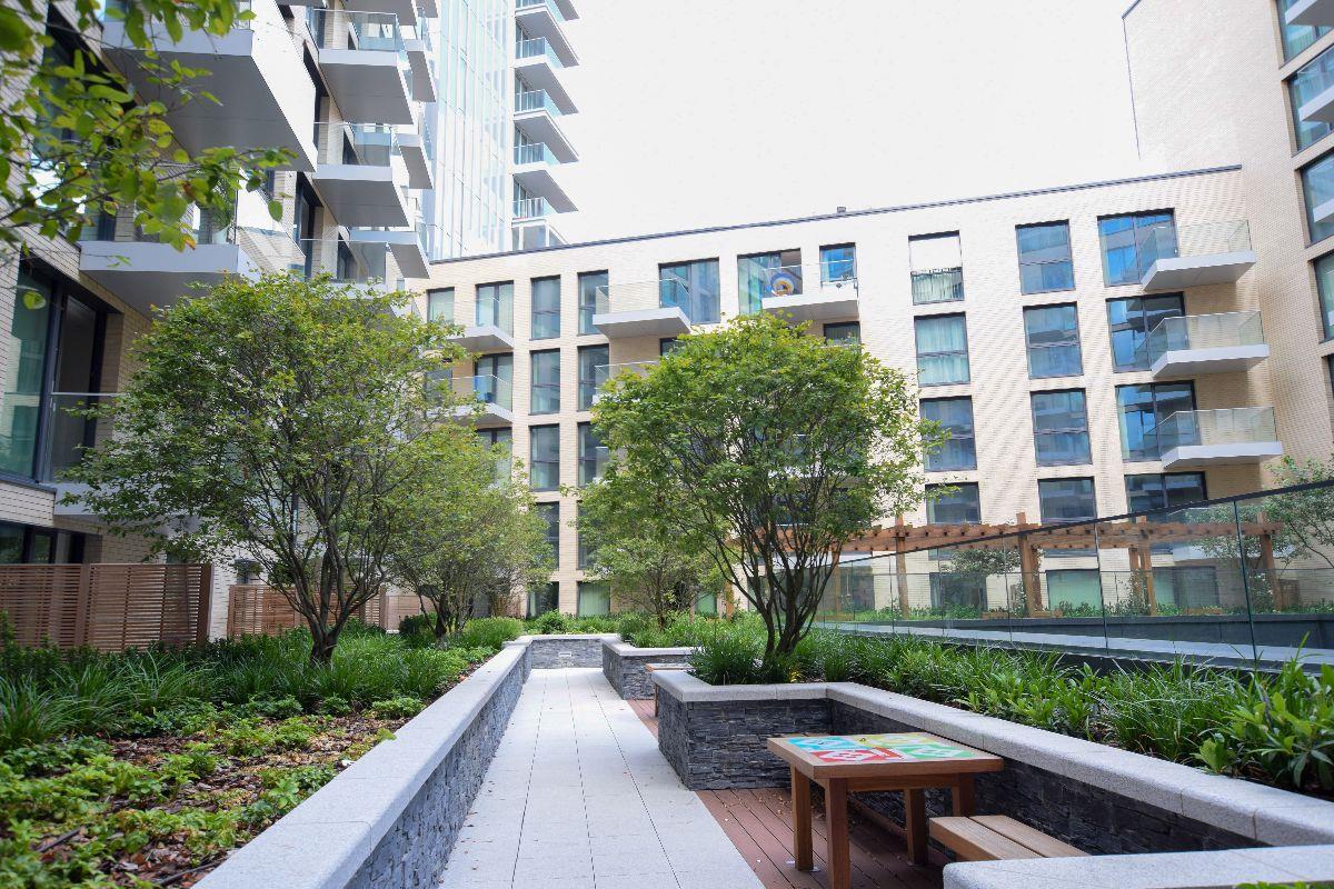 14 Piazza Walk, London